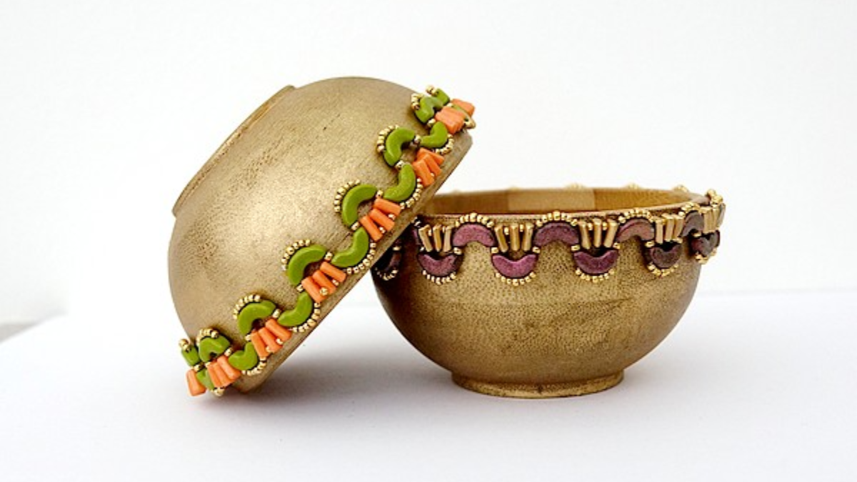 DIY Bolsillo de madera Yoko con cuentas de vidrio Arcos y Piros por Puca DIY Bolsillo de madera Yoko con cuentas de vidrio Arcos y Piros por Puca