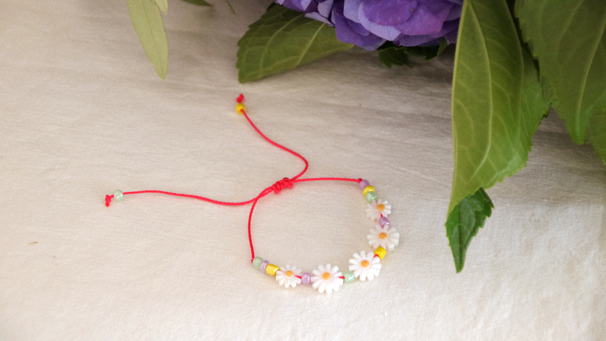 Pulsera DIY margaritas, cuentas de semillas 6/0 y nudo - Perles &