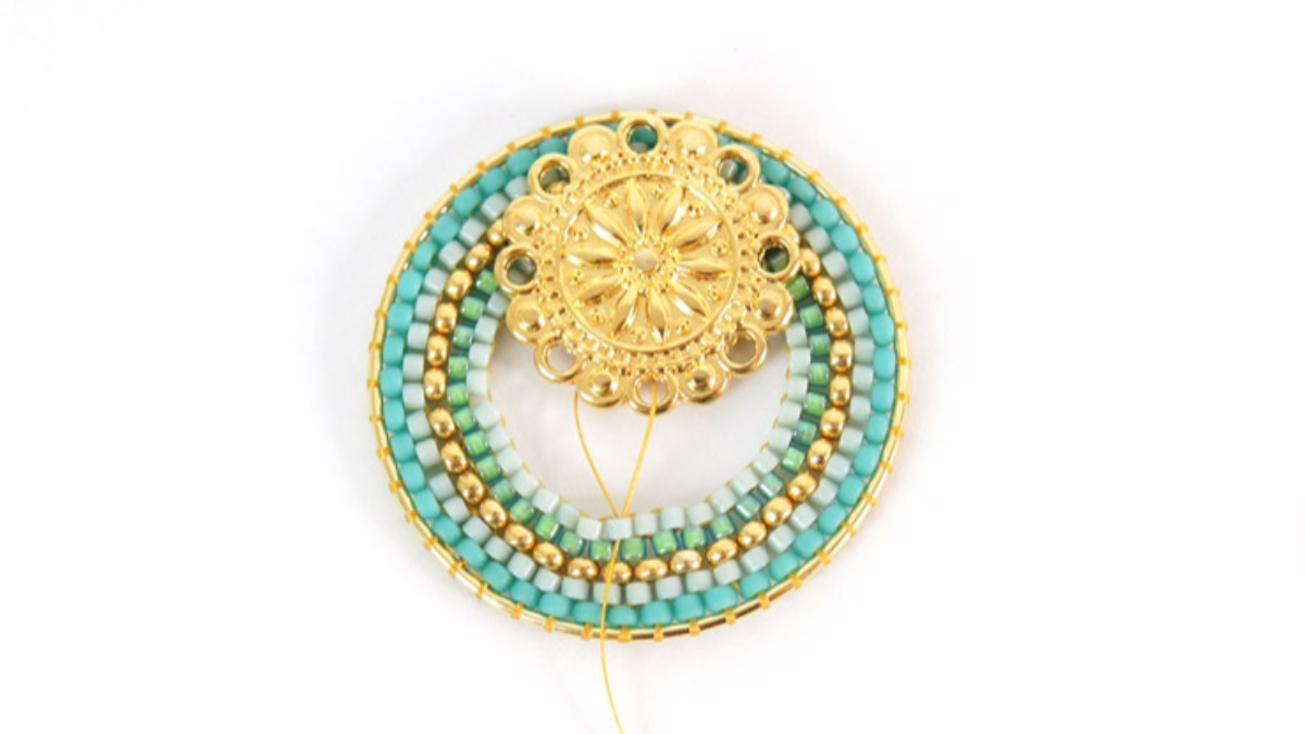 Pendientes de cuentas redondas de turquesa Brick Stitch : Paso 12