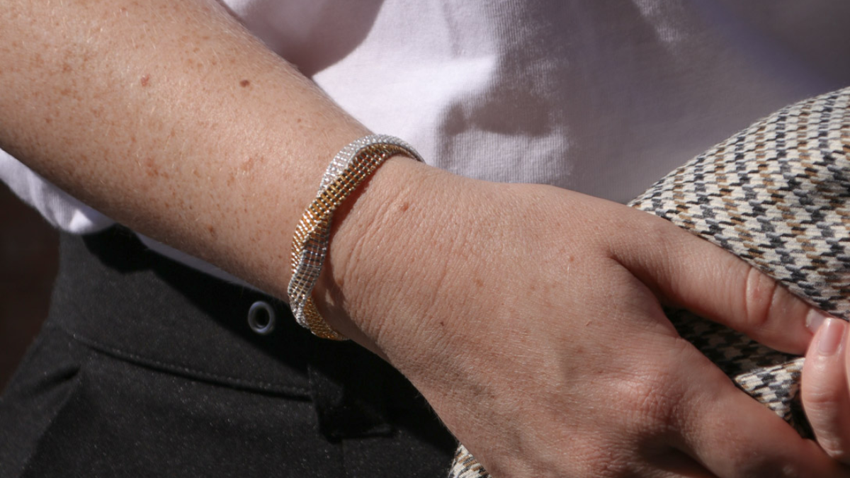 Esquema Pulsera de plata y oro retorcida de Miyuki