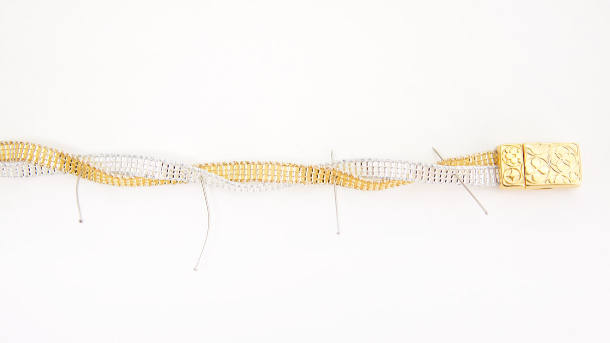 Pulsera de plata y oro retorcida de Miyuki : Paso 6