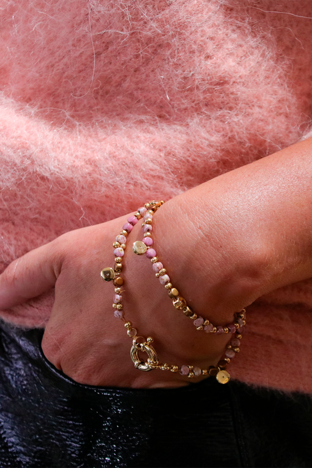 Esquema Pulsera de varias filas con cuentas Kalos de Puca, cuentas de semillas Miyuki y colgantes de circón