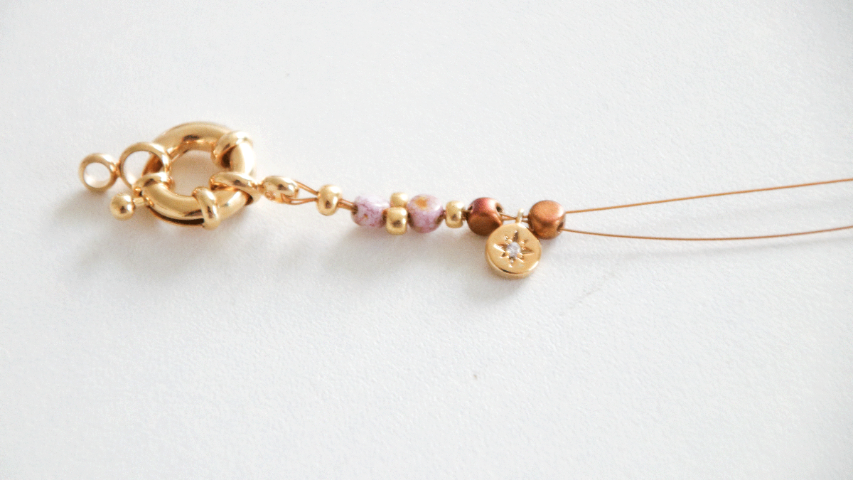 Pulsera de varias filas con cuentas Kalos de Puca, cuentas de semillas Miyuki y colgantes de circón : Paso 3