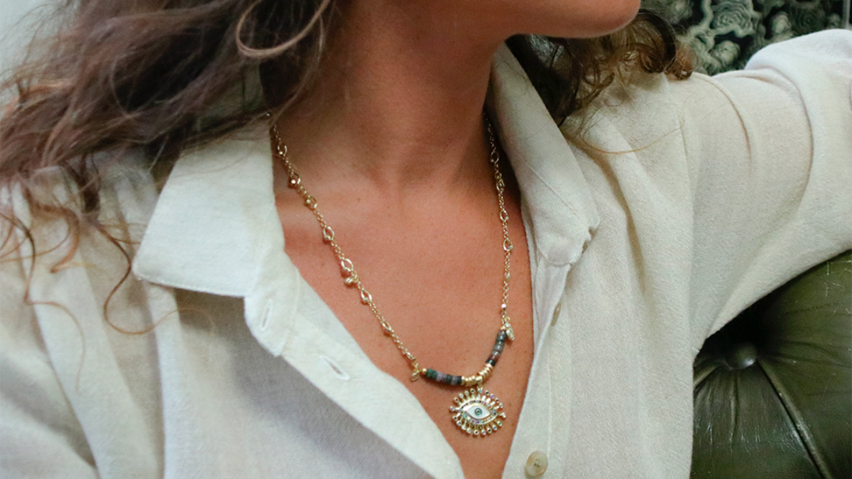 Esquema Collar de fantasía con colgante de ojo y circonitas