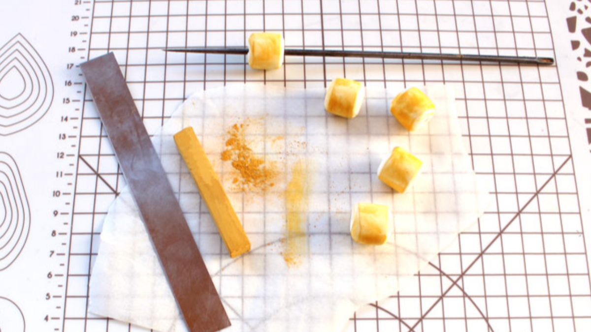 Collar con cuentas grandes de arcilla polimérica, imitación de cerámica : Paso 4