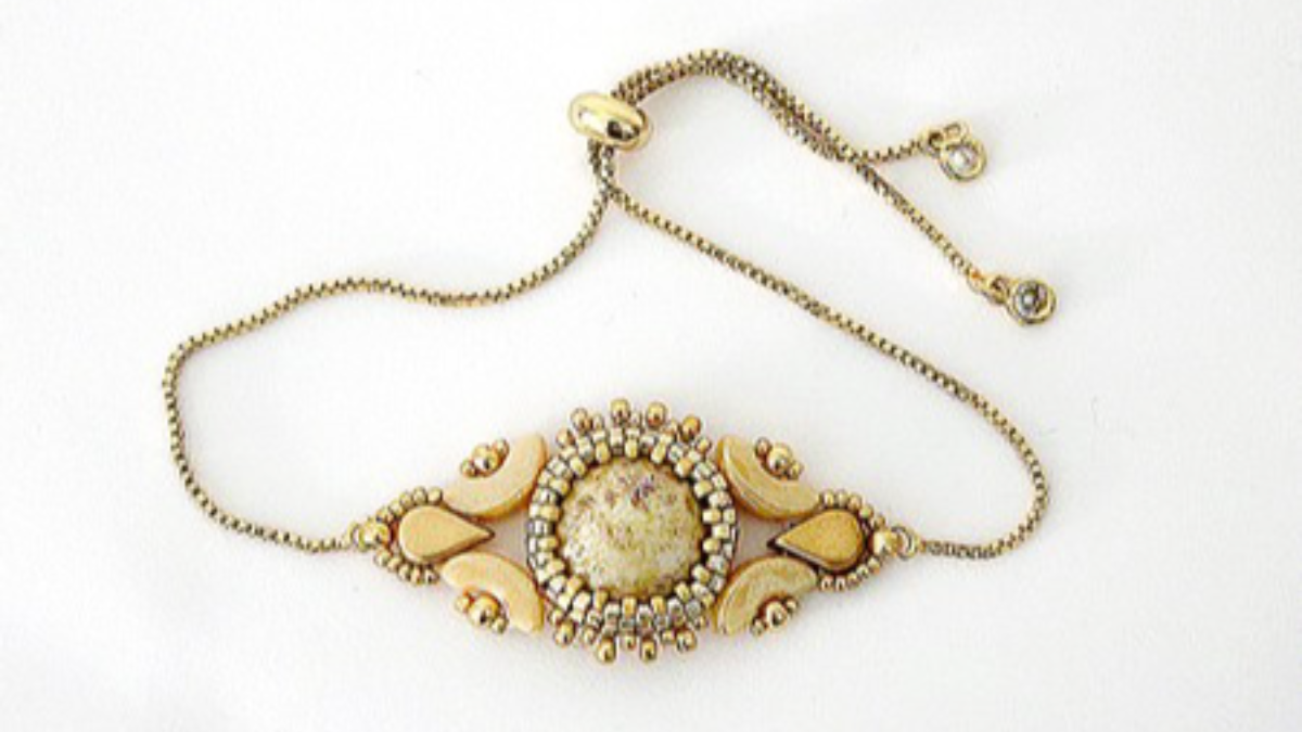 Esquema Pulsera Tonka con cabujón de Puca y cuentas de Arcos y Amos Esquema Pulsera Tonka con cabujón de Puca y cuentas de Arcos y Amos