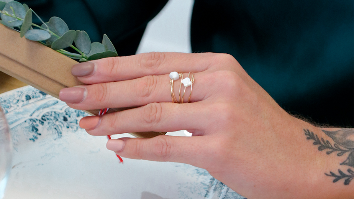 Anillo de oro con perlas de nácar Anillo de oro con perlas de nácar