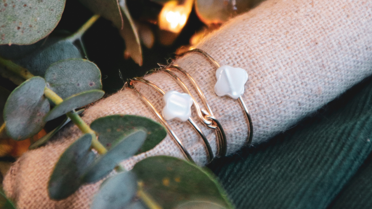 Esquema Anillo de oro con perlas de nácar