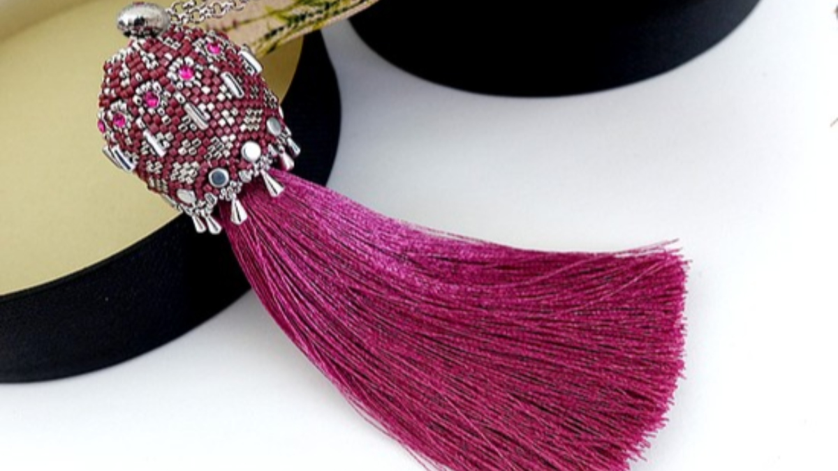 Colgante oriental con soporte de madera Jules y Piros y cuentas Kalos de Puca