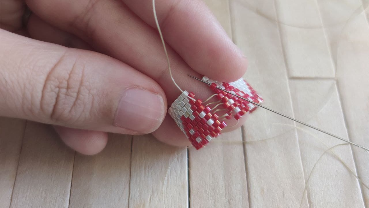 Packs de regalo de Navidad DIY con tejido de cuentas en relieve Miyuki : Paso 2