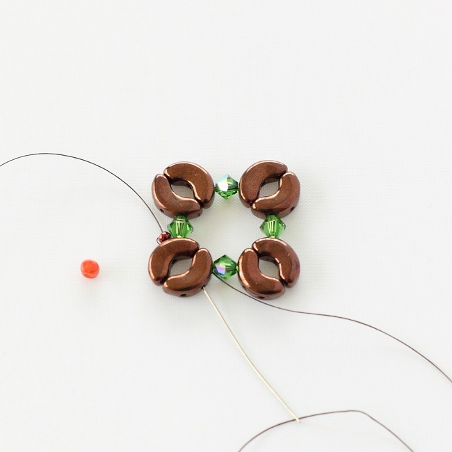 pulsera de verano indio con perlas © Arcos y Minos © Shapers PureCrystal : Paso 2