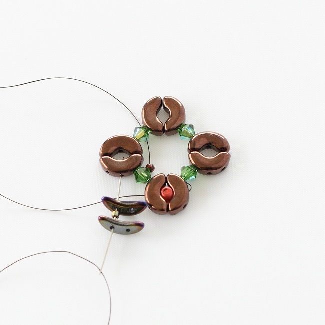 pulsera de verano indio con perlas © Arcos y Minos © Shapers PureCrystal : Paso 3