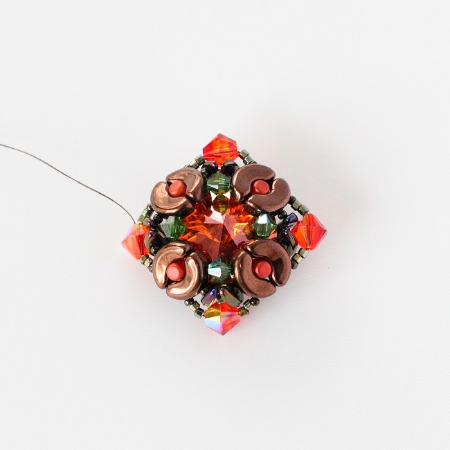 pulsera de verano indio con perlas © Arcos y Minos © Shapers PureCrystal : Paso 10