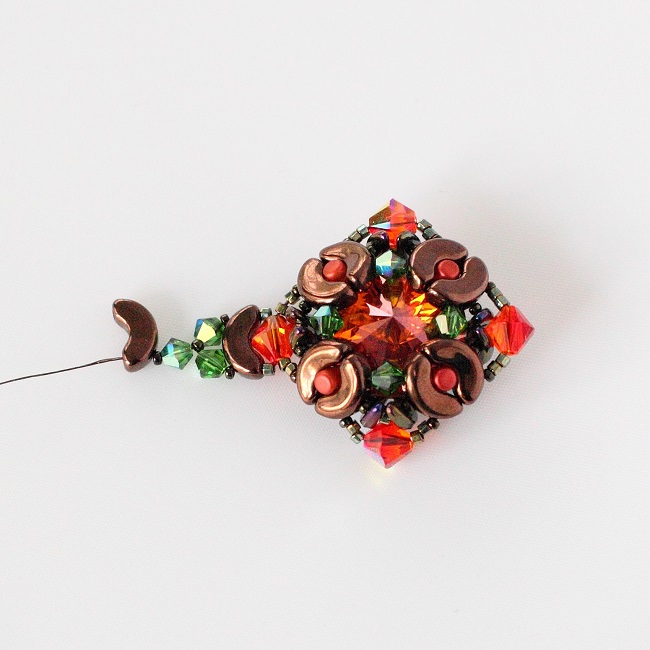 pulsera de verano indio con perlas © Arcos y Minos © Shapers PureCrystal : Paso 13