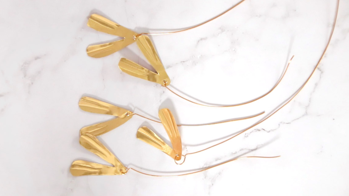 DIY muérdago de metal dorado y pompones blancos : Paso 4 DIY muérdago de metal dorado y pompones blancos : Paso 4