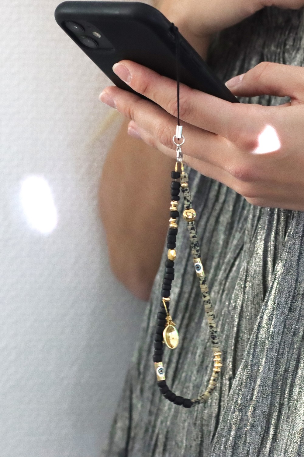 Esquema Joyas para móviles con cuentas de heishi y colgantes de grigri