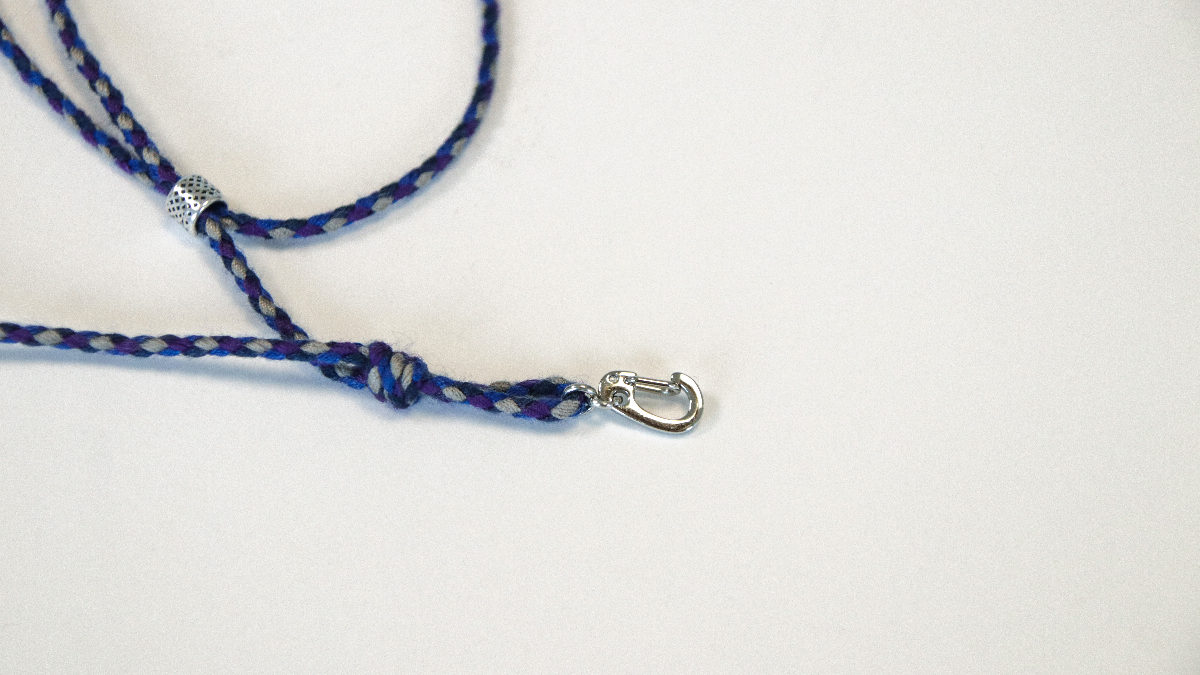 Pulsera de hombre con charms de gri-gri y cordón trenzado : Paso 2 Pulsera de hombre con charms de gri-gri y cordón trenzado : Paso 2