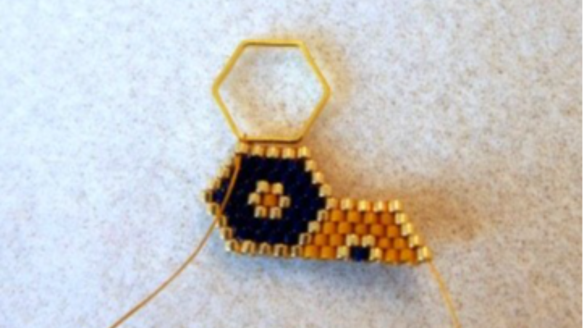 pestaña hexagonal y correa de tejido brickstitch : Paso 3 pestaña hexagonal y correa de tejido brickstitch : Paso 3