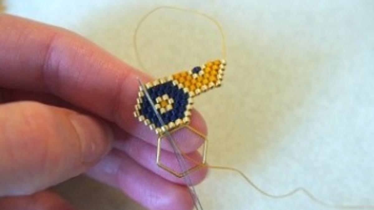 pestaña hexagonal y correa de tejido brickstitch : Paso 6 pestaña hexagonal y correa de tejido brickstitch : Paso 6