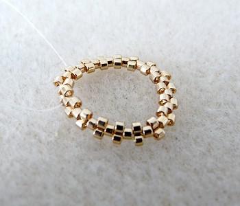 Pendientes en perlas Arcos® y perlas PureCrystal de Puca® - Puca : Paso 2 Pendientes en perlas Arcos® y perlas PureCrystal de Puca® - Puca : Paso 2