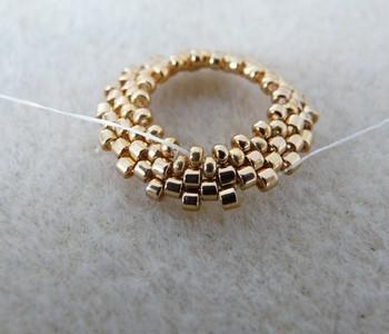 Pendientes en perlas Arcos® y perlas PureCrystal de Puca® - Puca : Paso 4 Pendientes en perlas Arcos® y perlas PureCrystal de Puca® - Puca : Paso 4