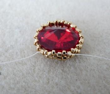 Pendientes en perlas Arcos® y perlas PureCrystal de Puca® - Puca : Paso 6 Pendientes en perlas Arcos® y perlas PureCrystal de Puca® - Puca : Paso 6