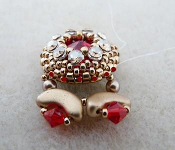 Pendientes en perlas Arcos® y perlas PureCrystal de Puca® - Puca : Paso 15 Pendientes en perlas Arcos® y perlas PureCrystal de Puca® - Puca : Paso 15