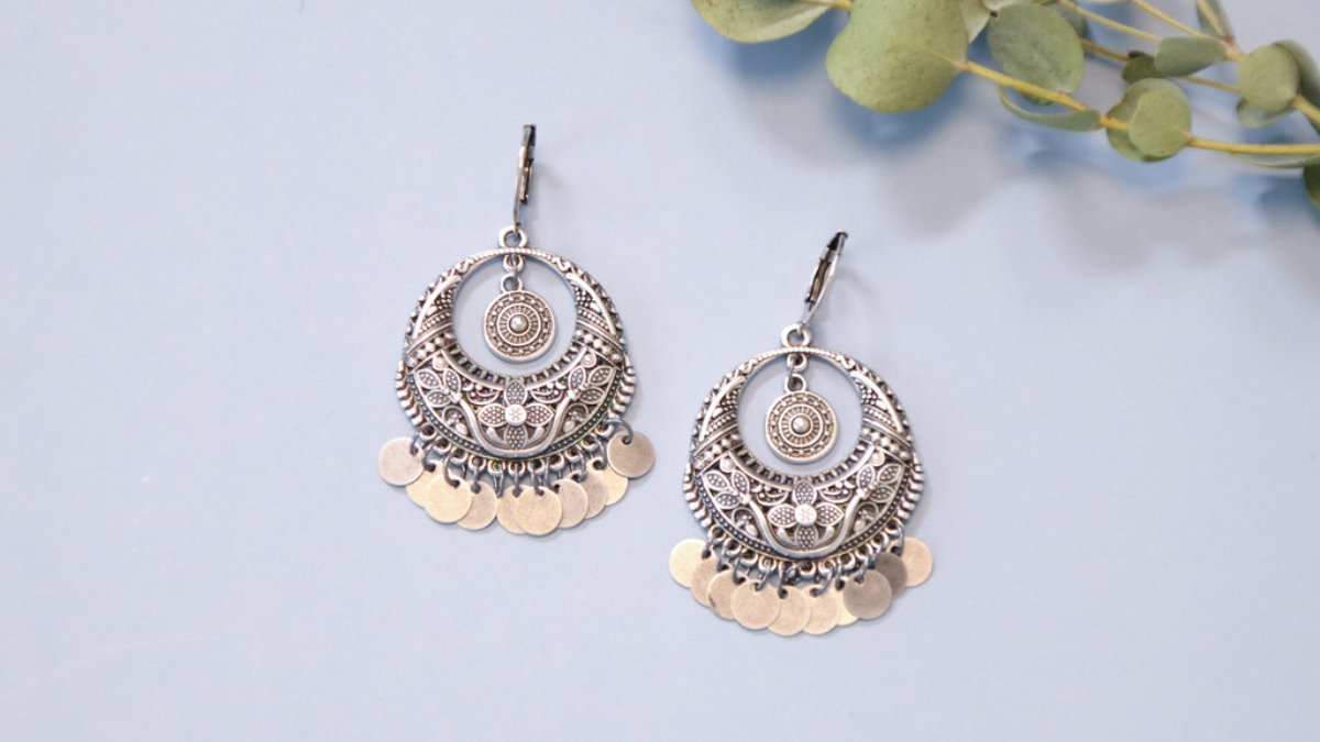 Pendientes bohemios de plata antigua y lentejuelas Pendientes bohemios de plata antigua y lentejuelas