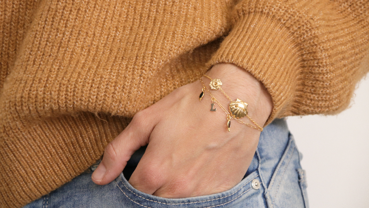 Esquema DIY Pulsera de oro para mujer con colgantes grigri