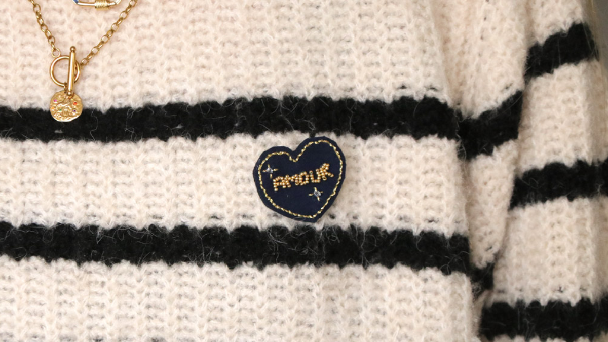 Tutorial de broche bordado con cuentas palabra LOVE