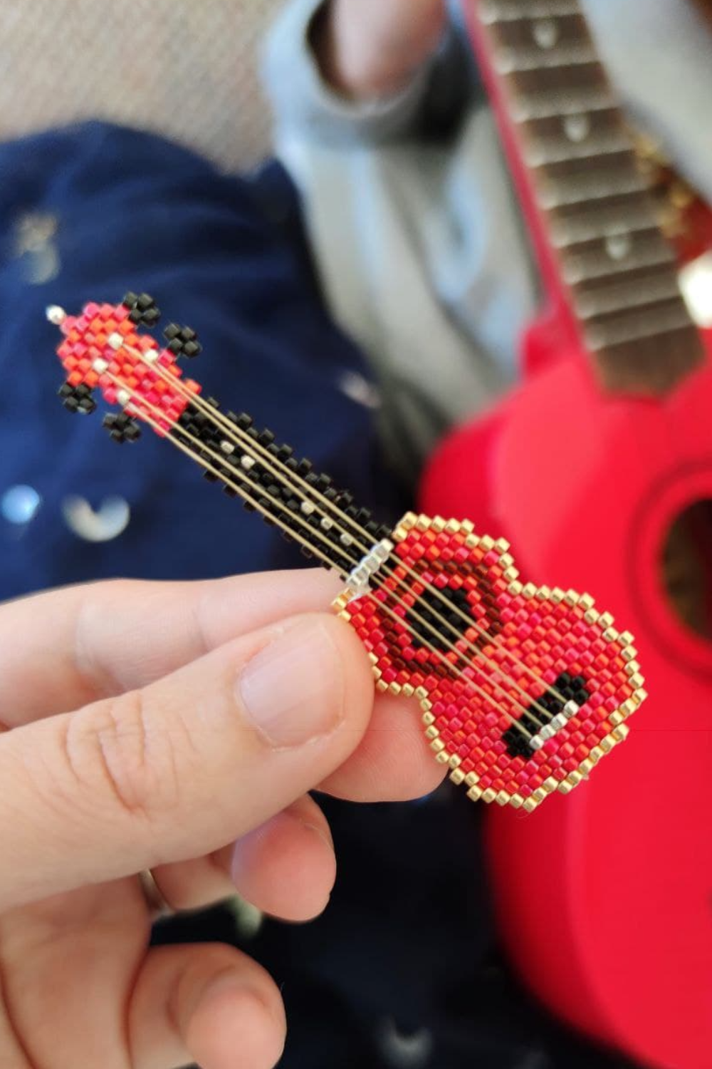 Esquema Tejido de cuentas de instrumento musical Ukulele Miyuki Delicas