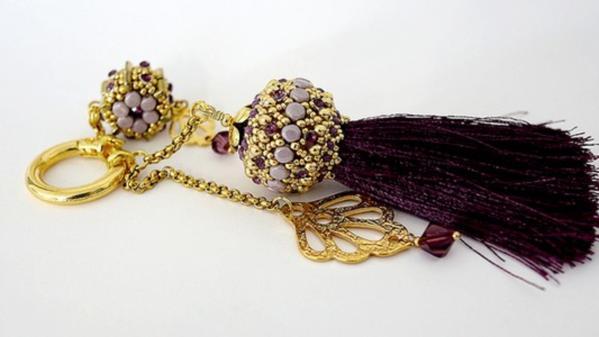 Esquema Joyas Tuto Bag "Léa et Lucie" con cuentas Kalos y Piros y soporte de madera Jeff and Jack Esquema Joyas Tuto Bag "Léa et Lucie" con cuentas Kalos y Piros y soporte de madera Jeff and Jack