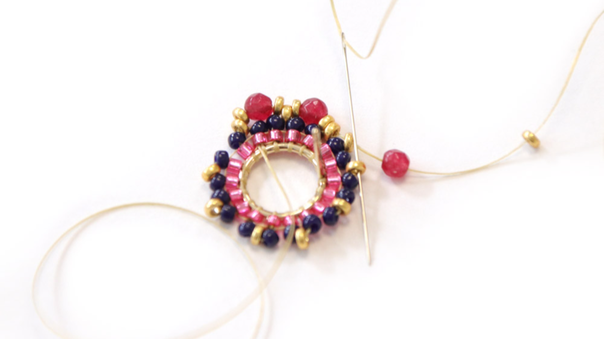 Pendientes de círculo de perlas Miyuki y piedras preciosas : Paso 12 Pendientes de círculo de perlas Miyuki y piedras preciosas : Paso 12