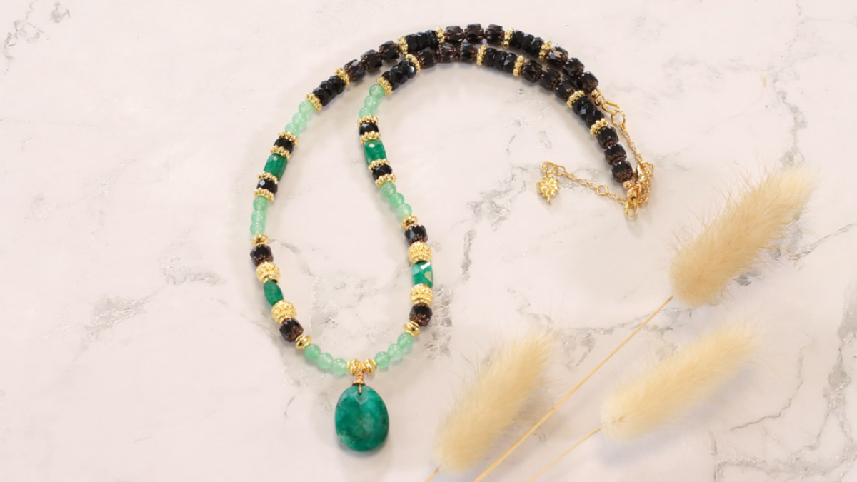 Esquema Collar con imitación de esmeralda y cuentas de cristal facetado antiguo