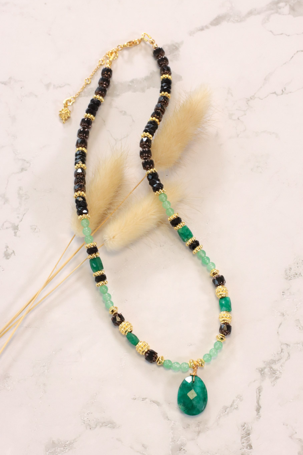 Esquema Collar con imitación de esmeralda y cuentas de cristal facetado antiguo