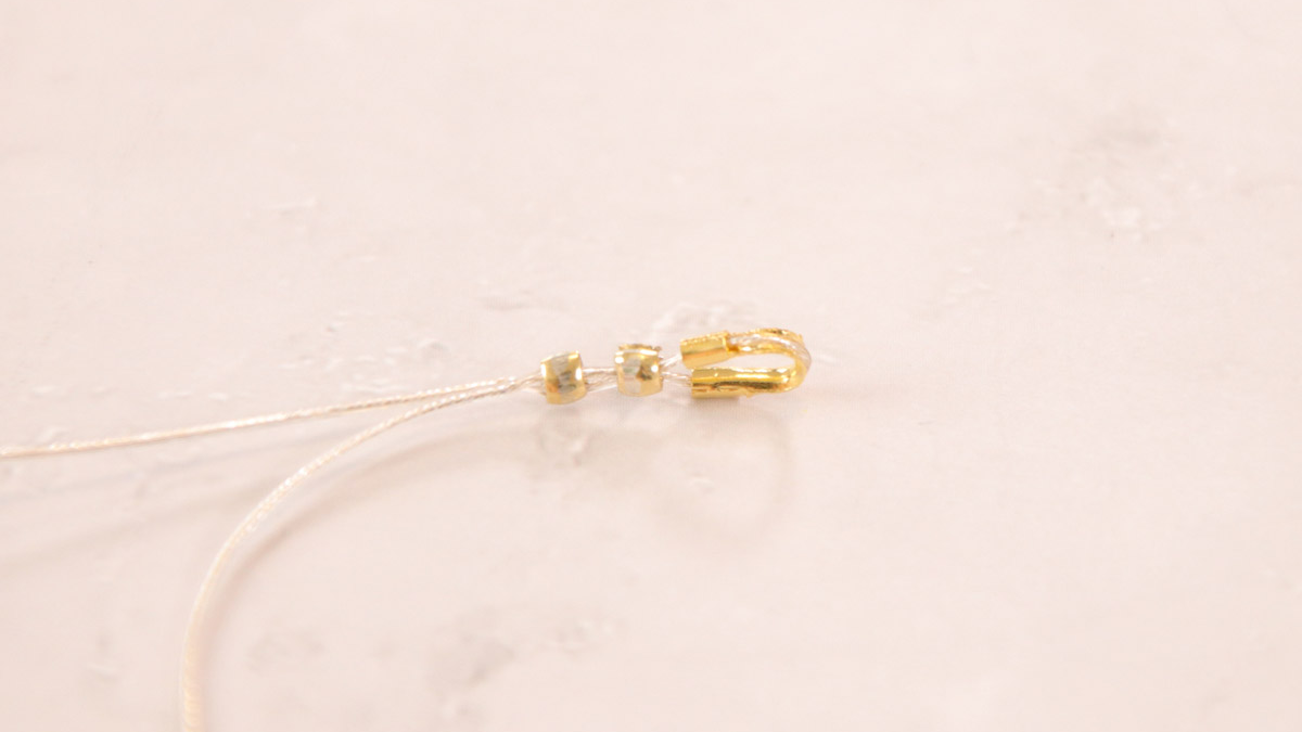 Collar con imitación de esmeralda y cuentas de cristal facetado antiguo : Paso 2