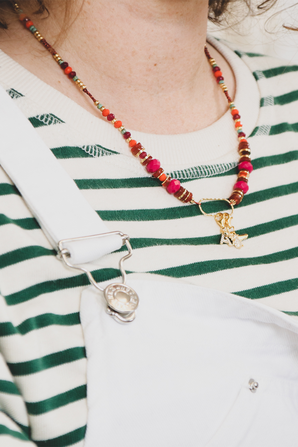 Esquema Collar de macramé con cuentas facetadas y espaciador central en plata 925