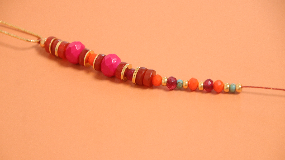 Collar de macramé con cuentas facetadas y espaciador central en plata 925 : Paso 2