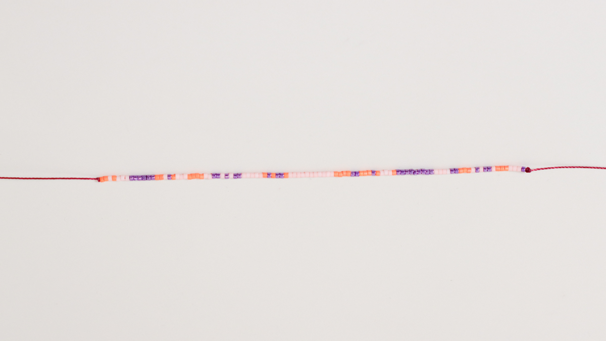 Pulsera de varias vueltas para principiantes con Heishi y Linhasita : Paso 3