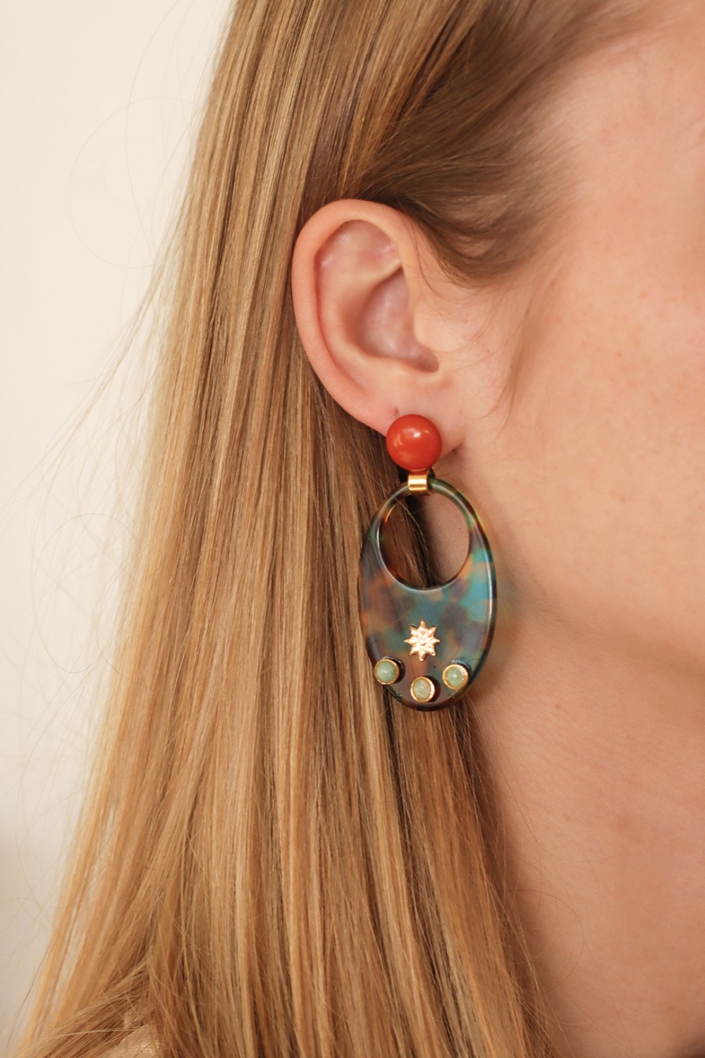 Esquema Originales pendientes de resina con piedras naturales de Amazonita Esquema Originales pendientes de resina con piedras naturales de Amazonita