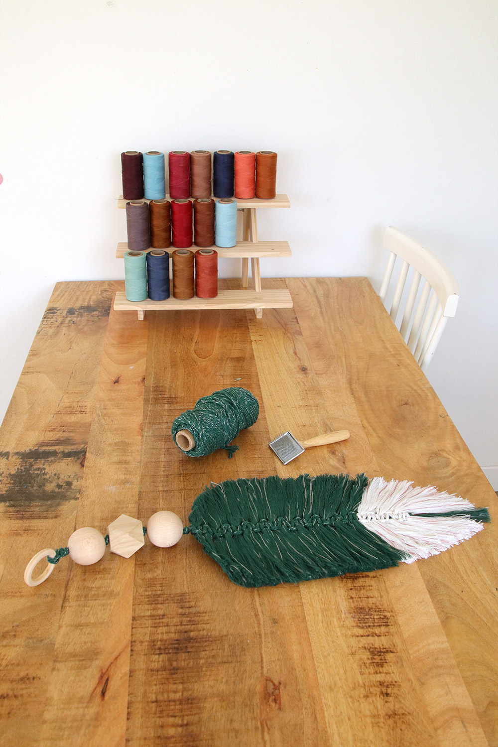 DIY Pluma de macramé bicolor