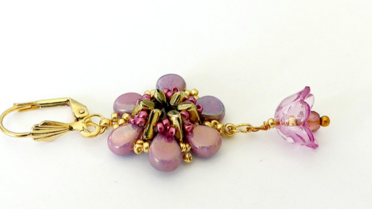 Esquema Tutorial de pendientes "Cosmos" con Amos, Piros y cuentas de semillas de Puca