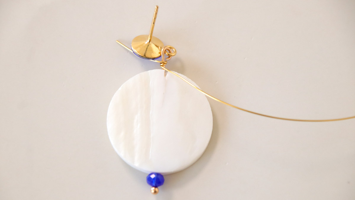 Pendientes Soleil de perlas azul cobalto y nácar : Paso 2 Pendientes Soleil de perlas azul cobalto y nácar : Paso 2