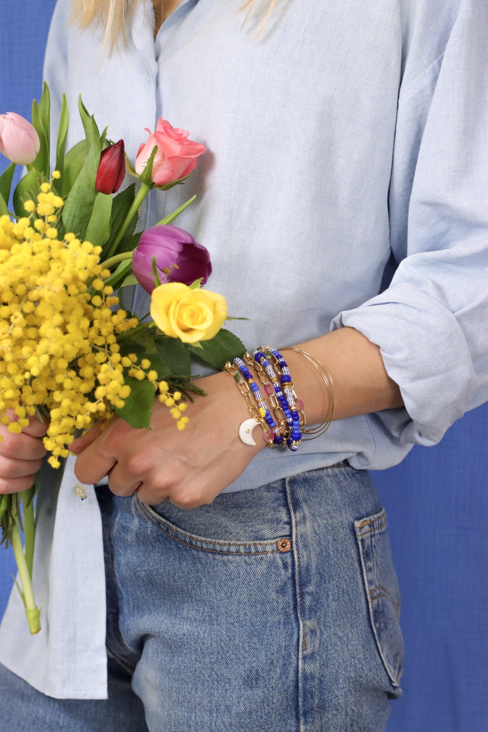 Esquema Pulsera de varias vueltas con cuentas de semillas y flores de margarita Esquema Pulsera de varias vueltas con cuentas de semillas y flores de margarita