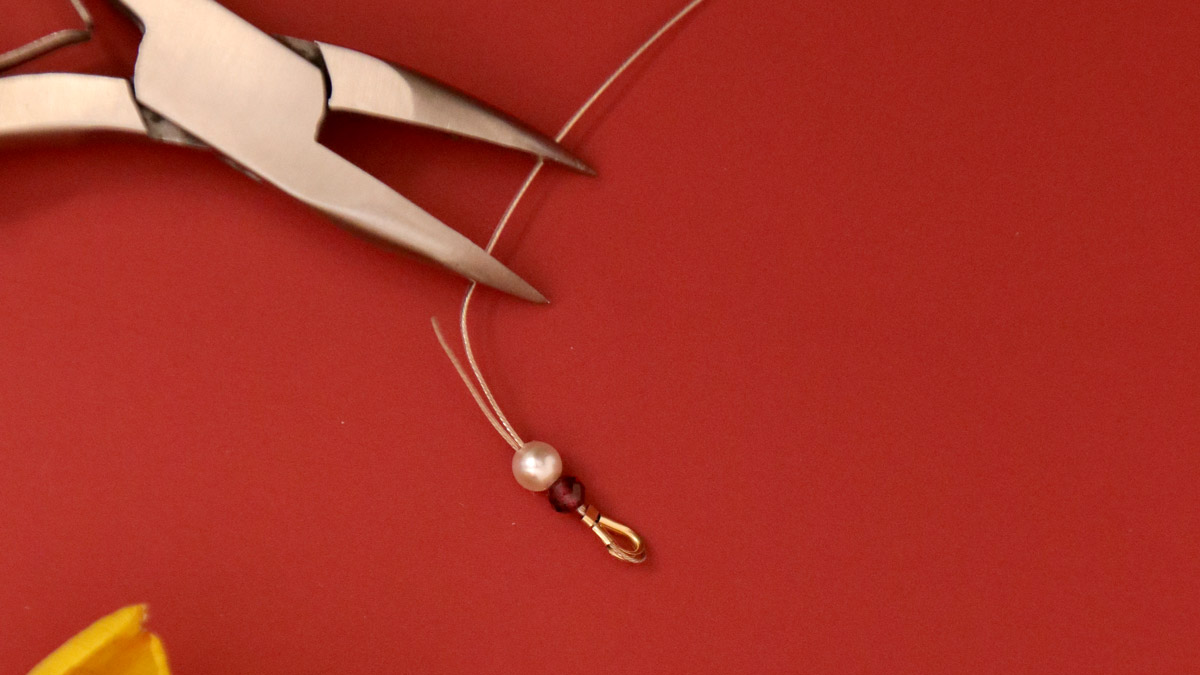 Collar con cadena de oro y cuentas de granate : Paso 3 Collar con cadena de oro y cuentas de granate : Paso 3