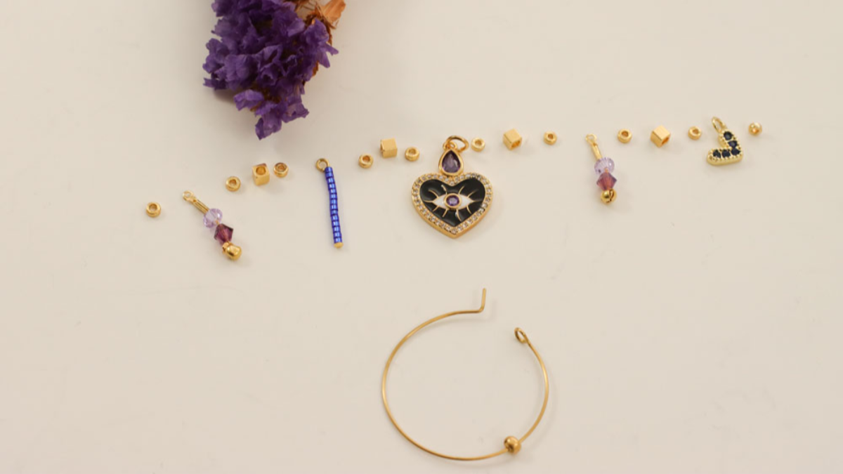 Dúo de pendientes Tuto con circonitas, peonzas y charm Miyuki : Paso 2 Dúo de pendientes Tuto con circonitas, peonzas y charm Miyuki : Paso 2