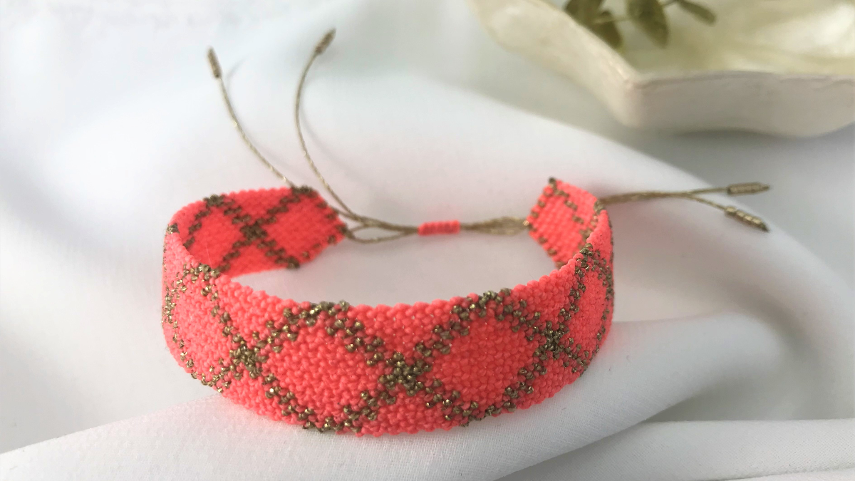 Bracelets unis ou à motifs en micro macramé avec fil ciré Linhasita