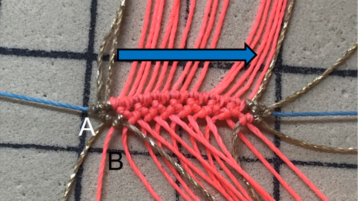 Pulseras lisas o estampadas en micro macramé con hilo encerado Linhasita : Paso 11