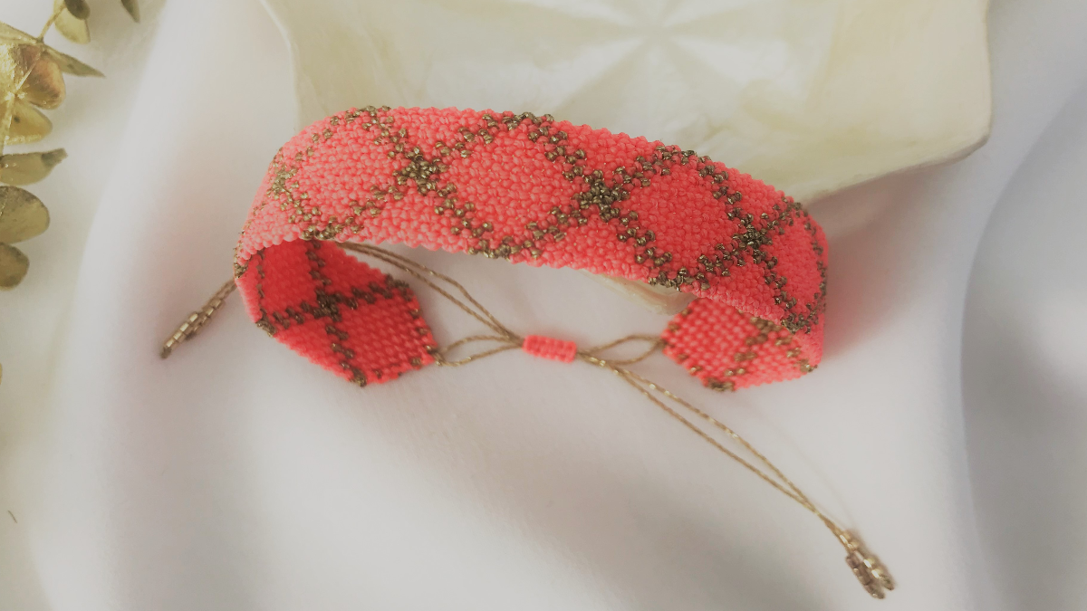 Pulseras lisas o estampadas en micro macramé con hilo encerado Linhasita : Paso 21