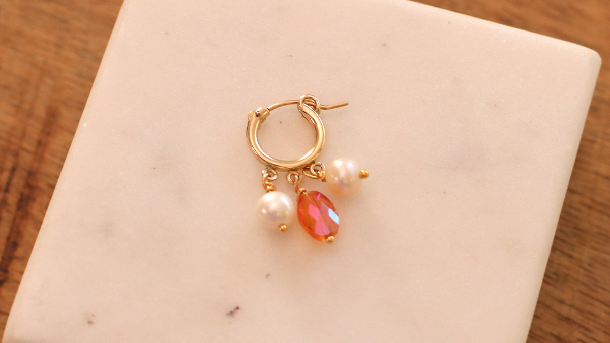 DIY Pendientes de aro dorados con cuentas de perlas : Paso 5 DIY Pendientes de aro dorados con cuentas de perlas : Paso 5